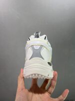 OFF WHITE Be right Back 02 – Image 4