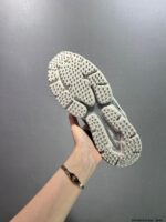 OFF WHITE Be right Back 03 – Image 7