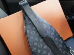 LV Duo Slingbag – Image 6