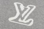 Pull LV 04 Gris – Image 4