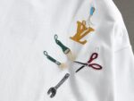 TSHIRT LV WHITE SCISSORS – Image 4