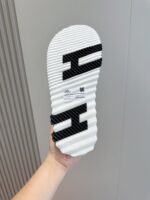 H SLIPPERS W&B – Image 9